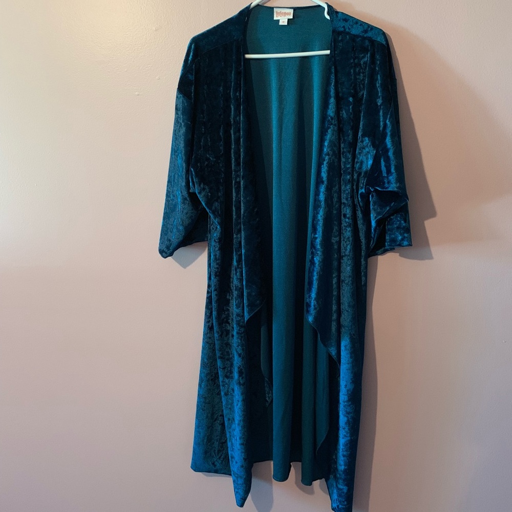 NWOT LuLaRoe Elegant Shirley Size M
